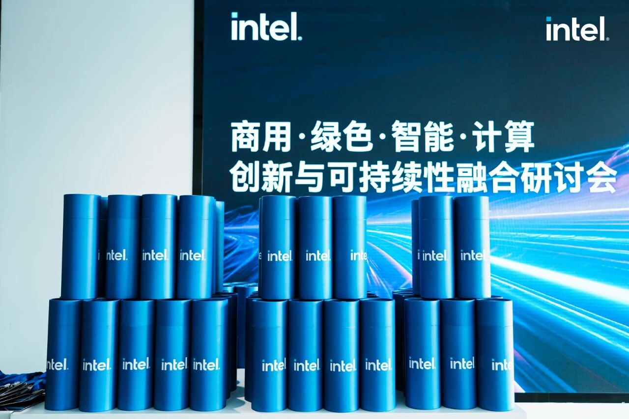 給你一顆AI的芯！英特爾為AI PC賦能。